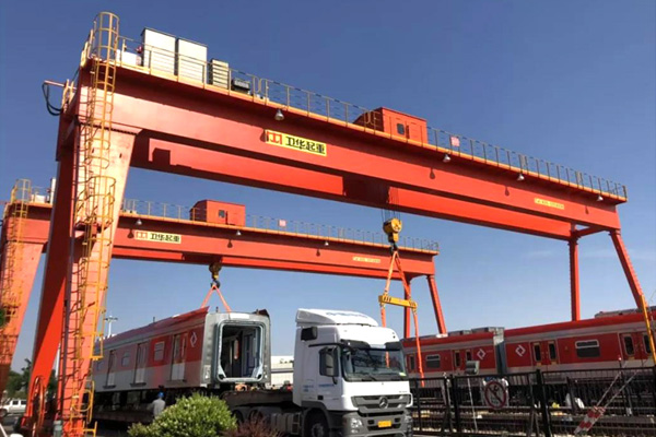 gantry-cranes-lifting-train